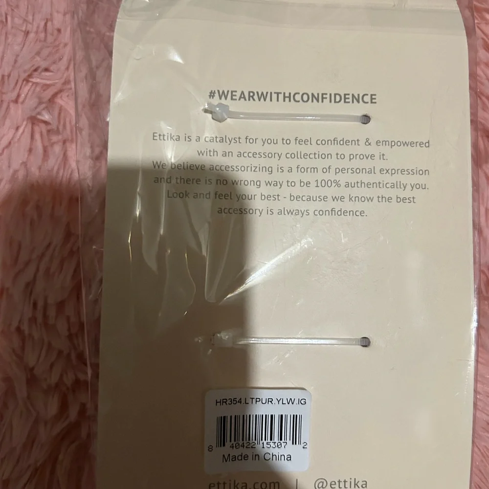 Ettika 2 Pack Assorted Heart Claw Hair Clips - Picture 3 of 3